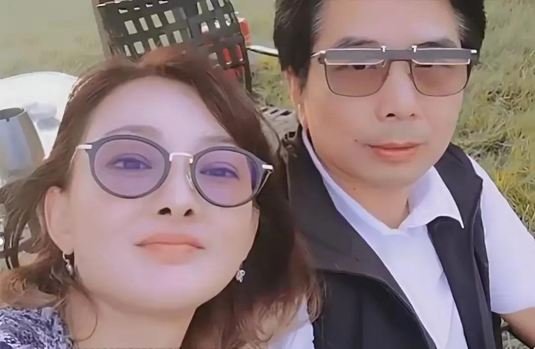 牛莉，一直以来都是娱乐圈的闪耀之星。
出身不凡，体育和演艺事业都成绩斐然，还是三