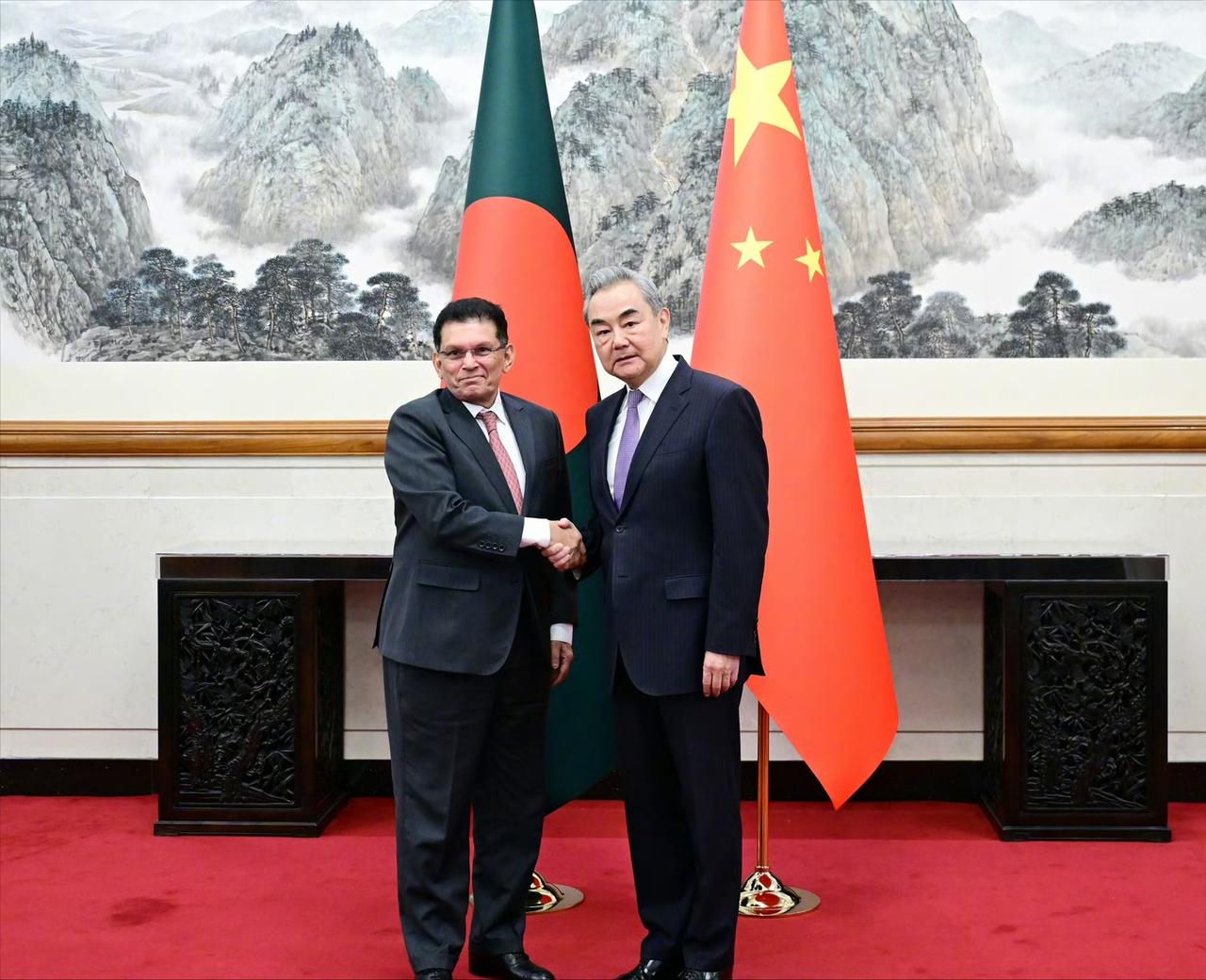 5月6日，孟加拉国外长卡利勒与中国外交部长王毅举行了备受瞩目的会谈。
 
现场气
