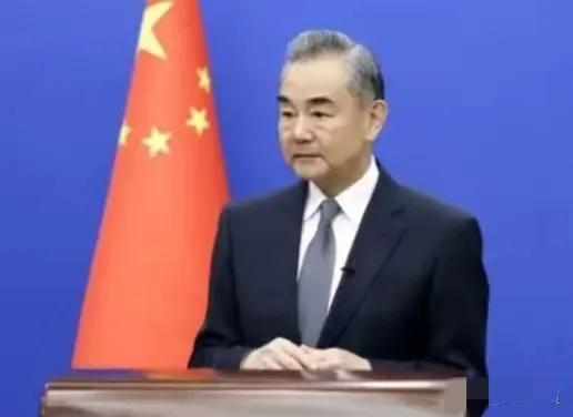 特朗普还没到中国，台海先炸了！中美外长刚通完电话，把话挑明了，台湾问题是中美关系