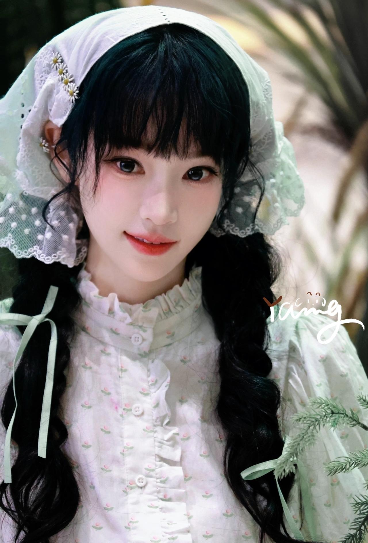 黄灿灿 ​​​