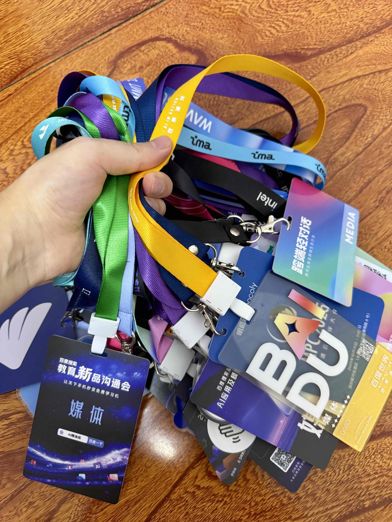 不知不觉，这一年又快过去了；收盘屋子，发现去了这么多活动，时刻都在保持在一线。