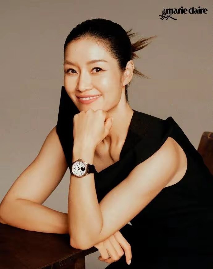 网坛名将李娜和丈夫姜山登时尚杂志嘉人封面，透露家中不放奖杯，没有任何与网球有关的