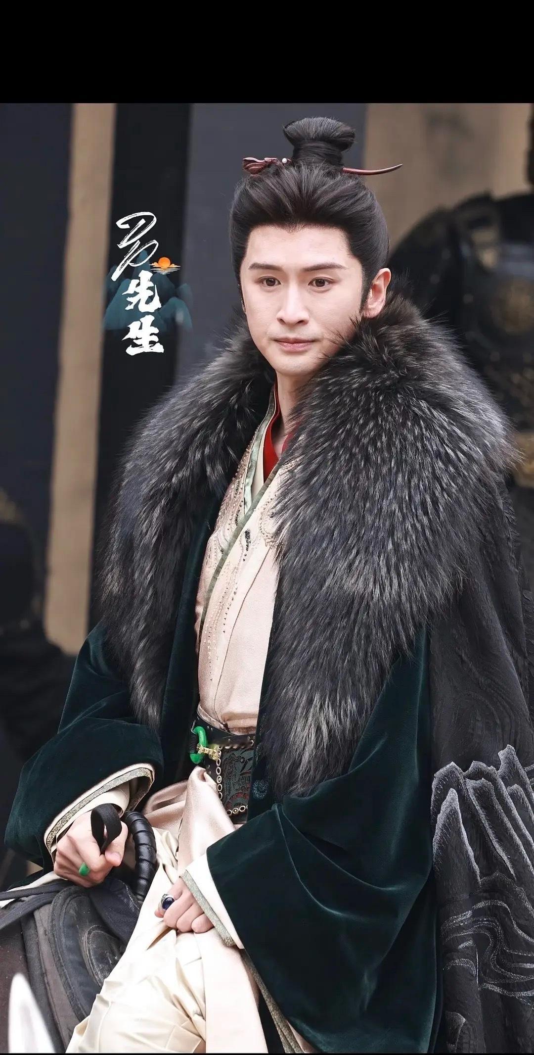 张云龙这是接了一个山大王的角色吗？好富贵的毛领 