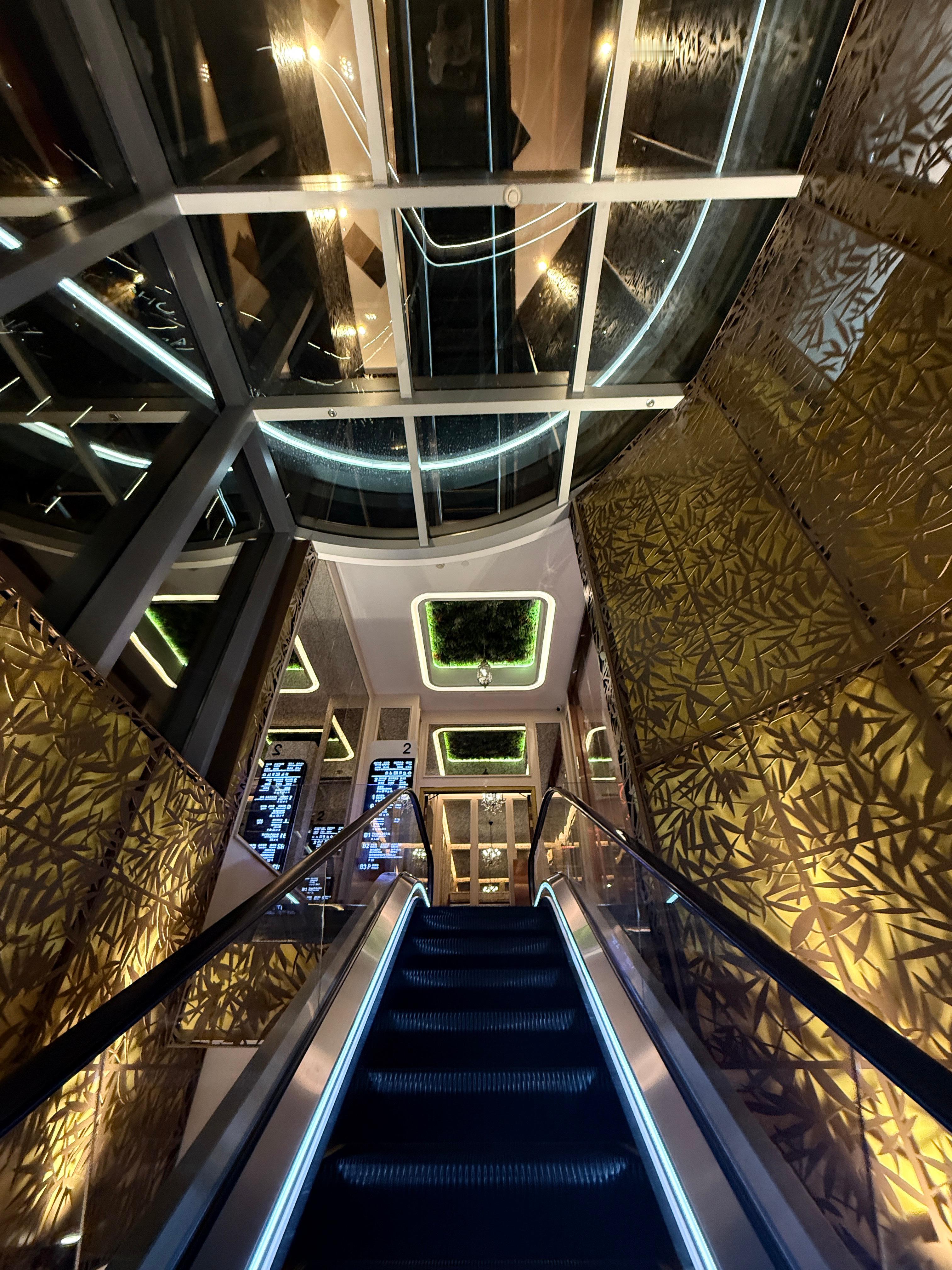 来🇲🇴啦！居然看到BYD广告👍越来越牛 澳门·永利澳門酒店