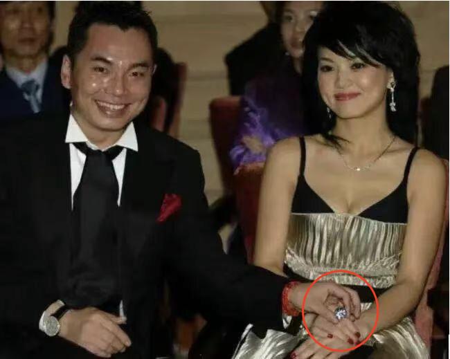 李湘躲过了劫难。李厚霖带着兄妹三人进去“笼子”了。李湘跟李厚霖结婚不久，就发现了