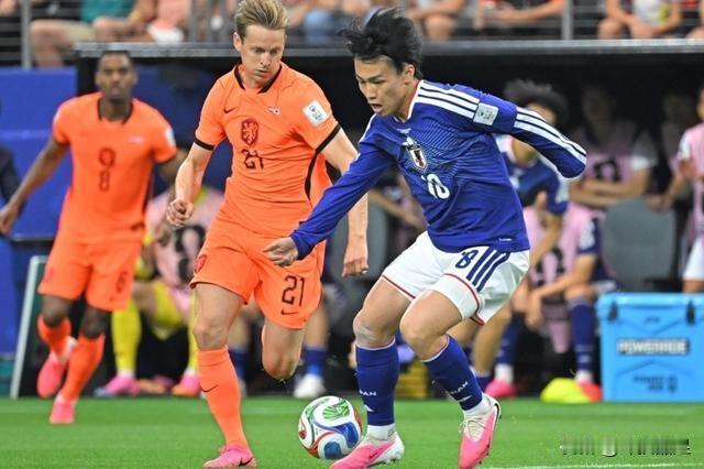日本今晨2-2绝平荷兰，运气太好了！
1.运气太好了，日本队在0-1落后时，由中