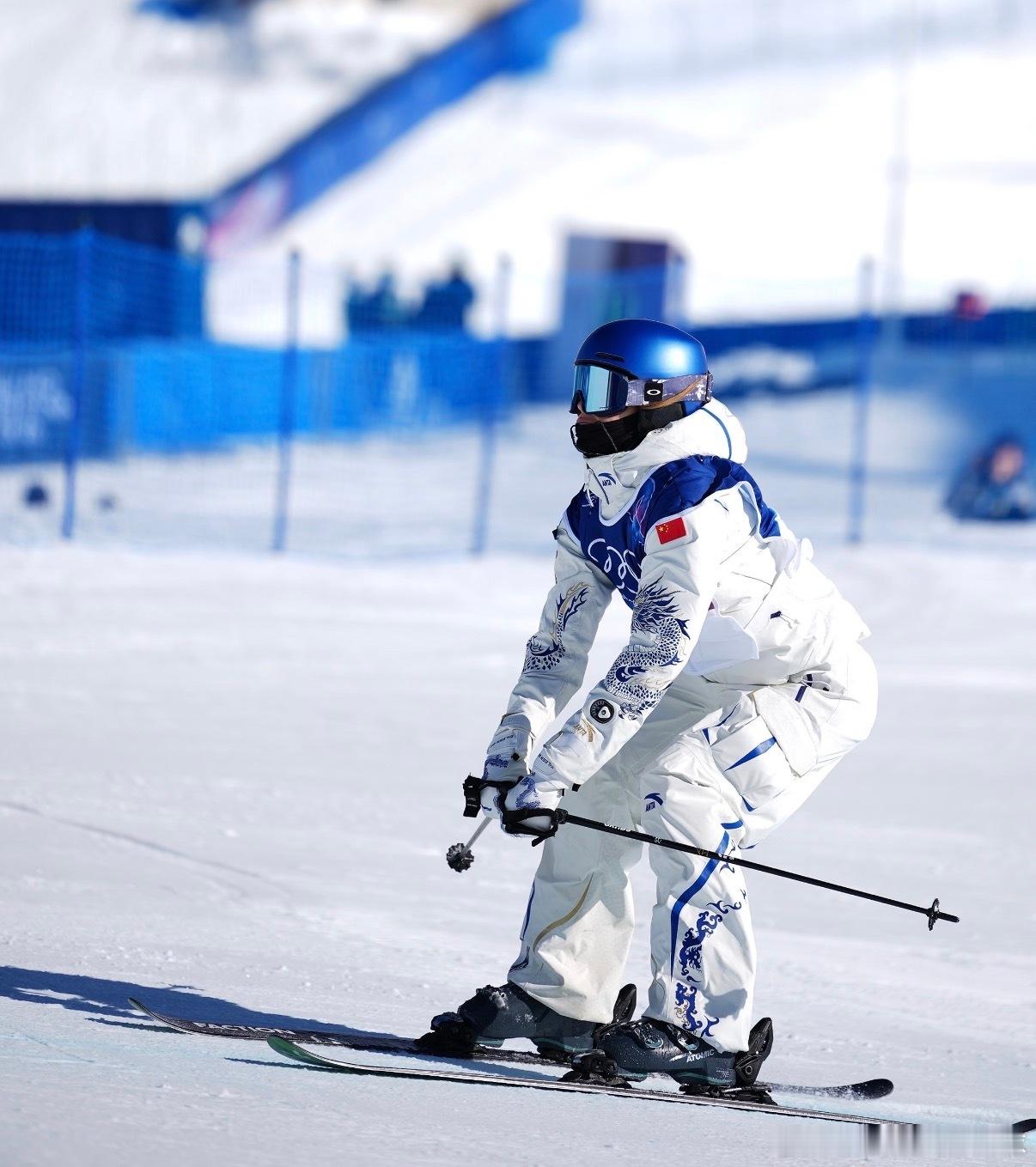 谷爱凌回应晋级决赛听谷爱凌回应晋级，才懂她的从容背后全是底气！首轮失误不慌，调整