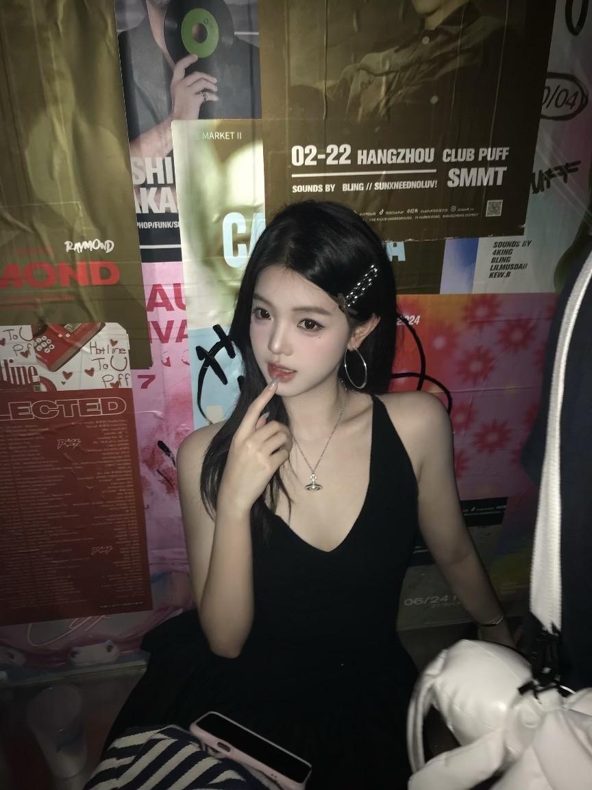 我发现我真的不是当坏女人这块料 无论我怎么刻意装坏 都会透出一股可爱呆...