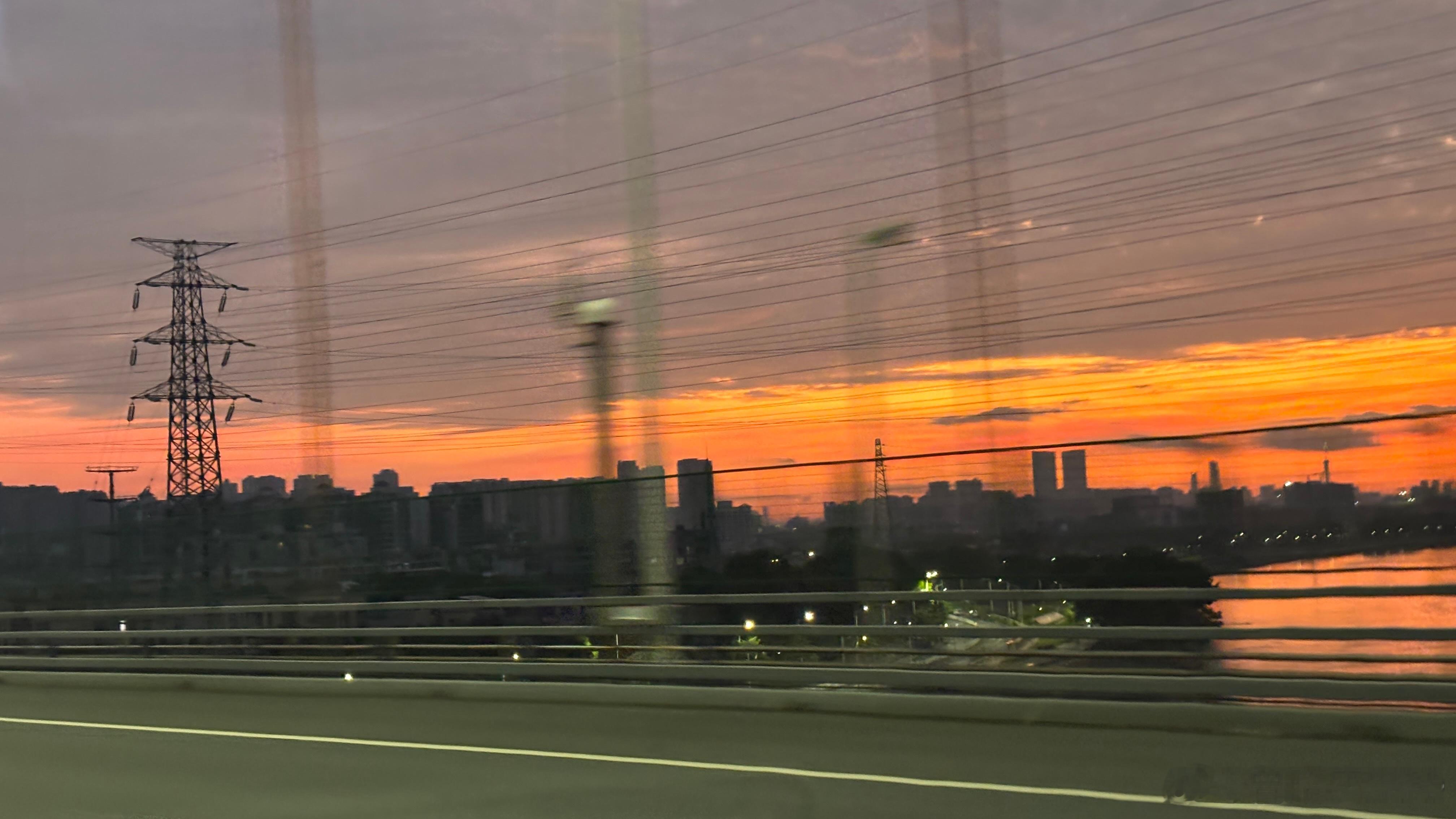 也是好起来了，终于遇到好天气、可以看到朝阳了[可爱]大家早上好！ ​​​