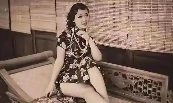 1918年云南昆明，风云暗涌，权力斗争正酣，表面上是一潭死水的军阀时代，实则暗流