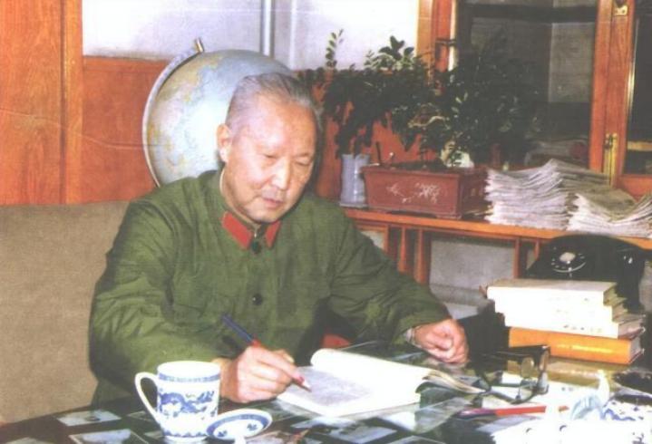 1960年，第63军军长傅崇碧少将在例行体检中，被检查出肾癌。听从医嘱，他外出散