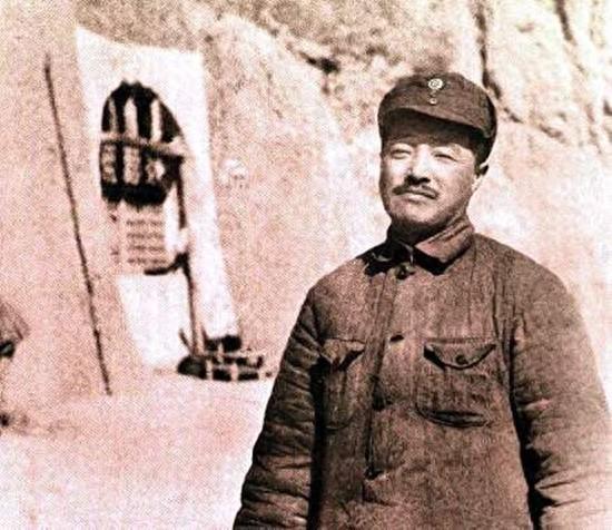 贺龙对女八路说：同意结婚不？不同意就让你回家

“小杨，你到底答不答应？”194