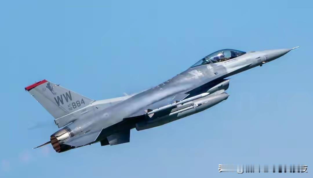 美国坚持吞并格陵兰岛，法国为丹麦出头？国会副议长推动退出北约