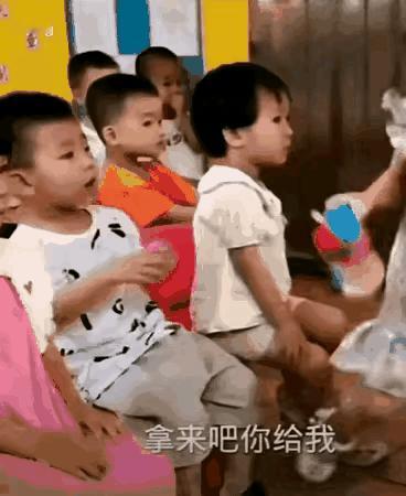 心机，果然是骨子里带的，

有心机的人，
是不分年龄，不分男女的，

这个小女孩