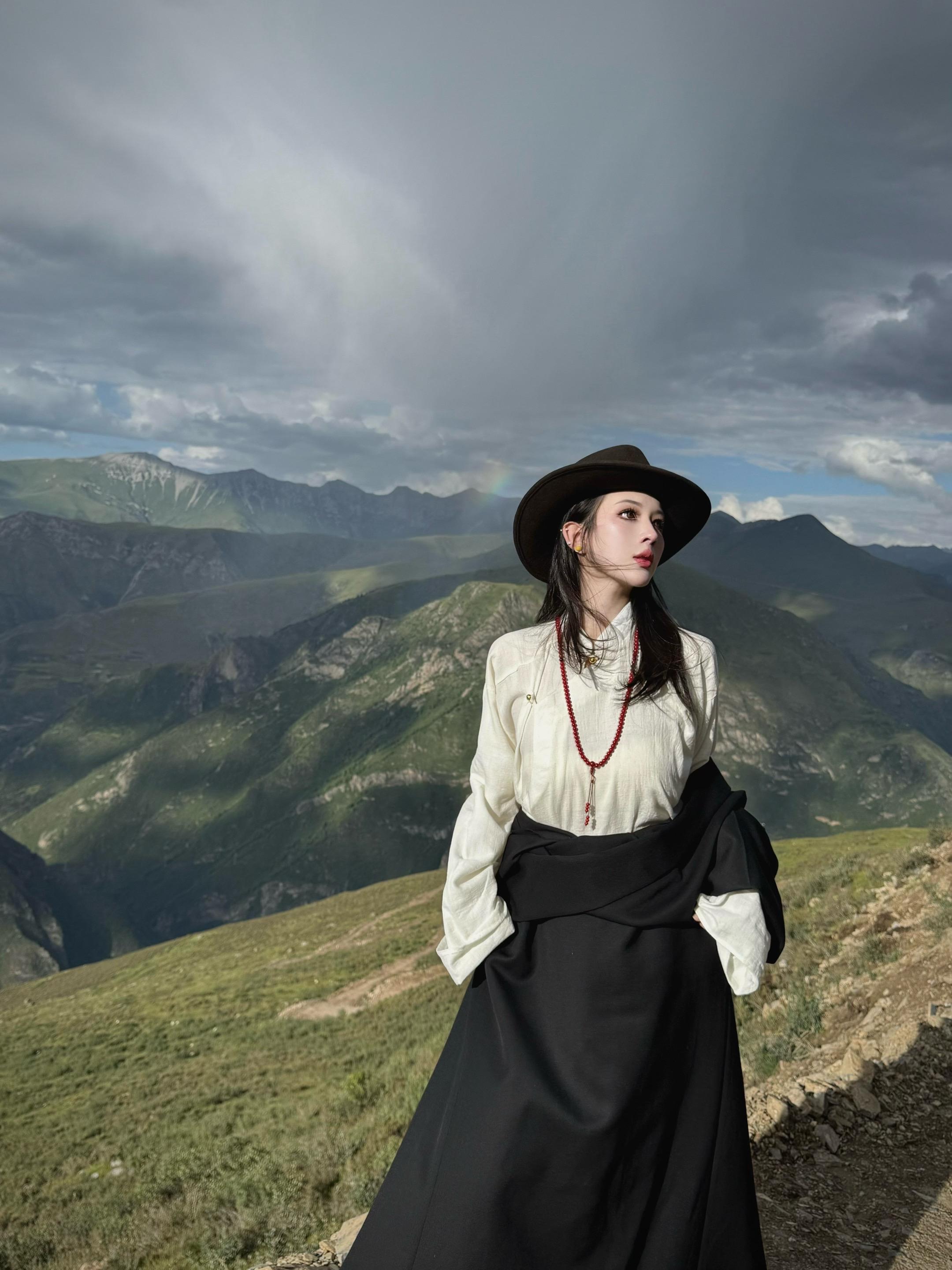 帽子一戴谁也不爱🖤🤍