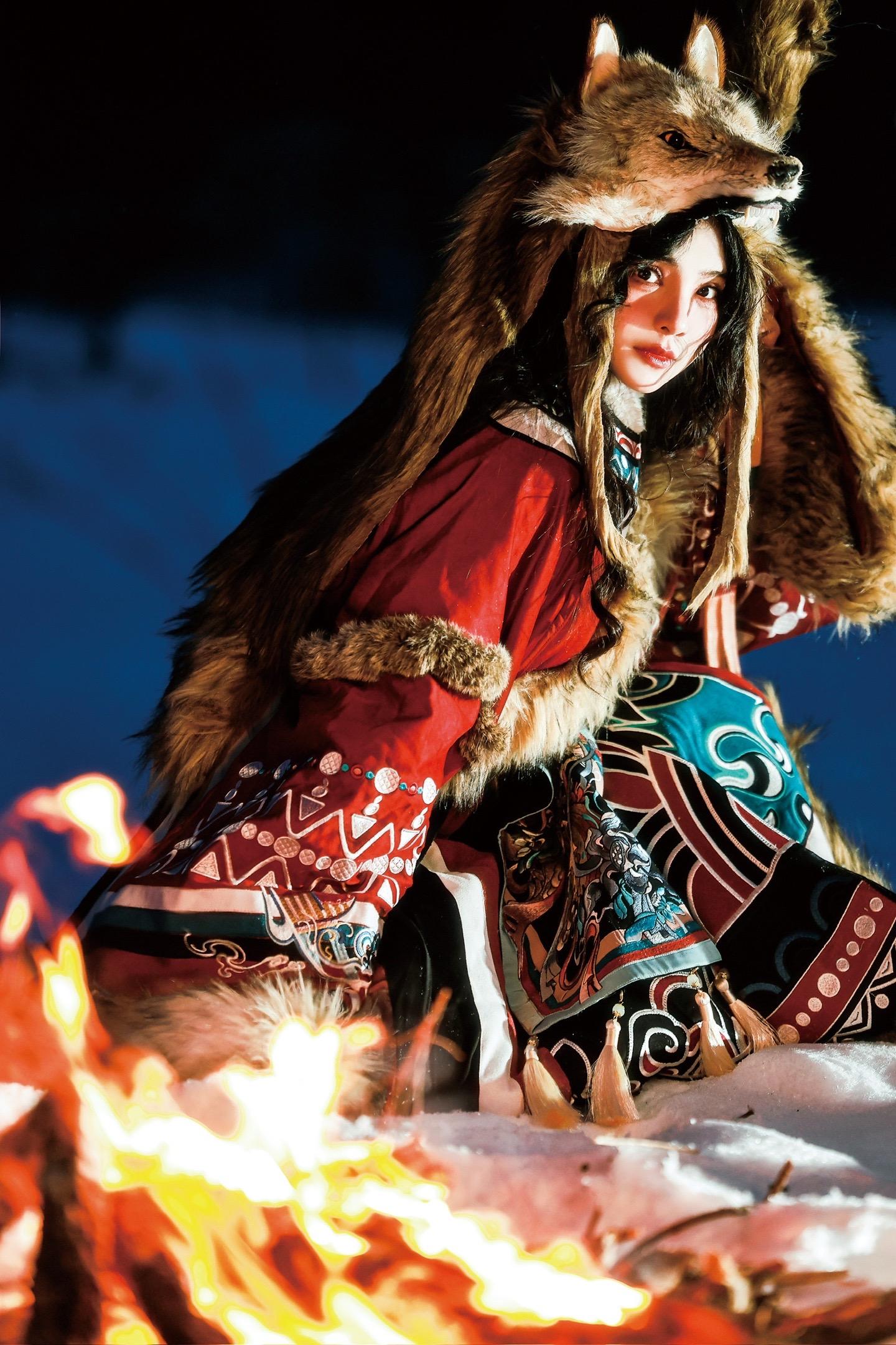 雪原上闪耀自由的狼族明珠。去年冬天拍的篝火狼少主～ 摄/后：我