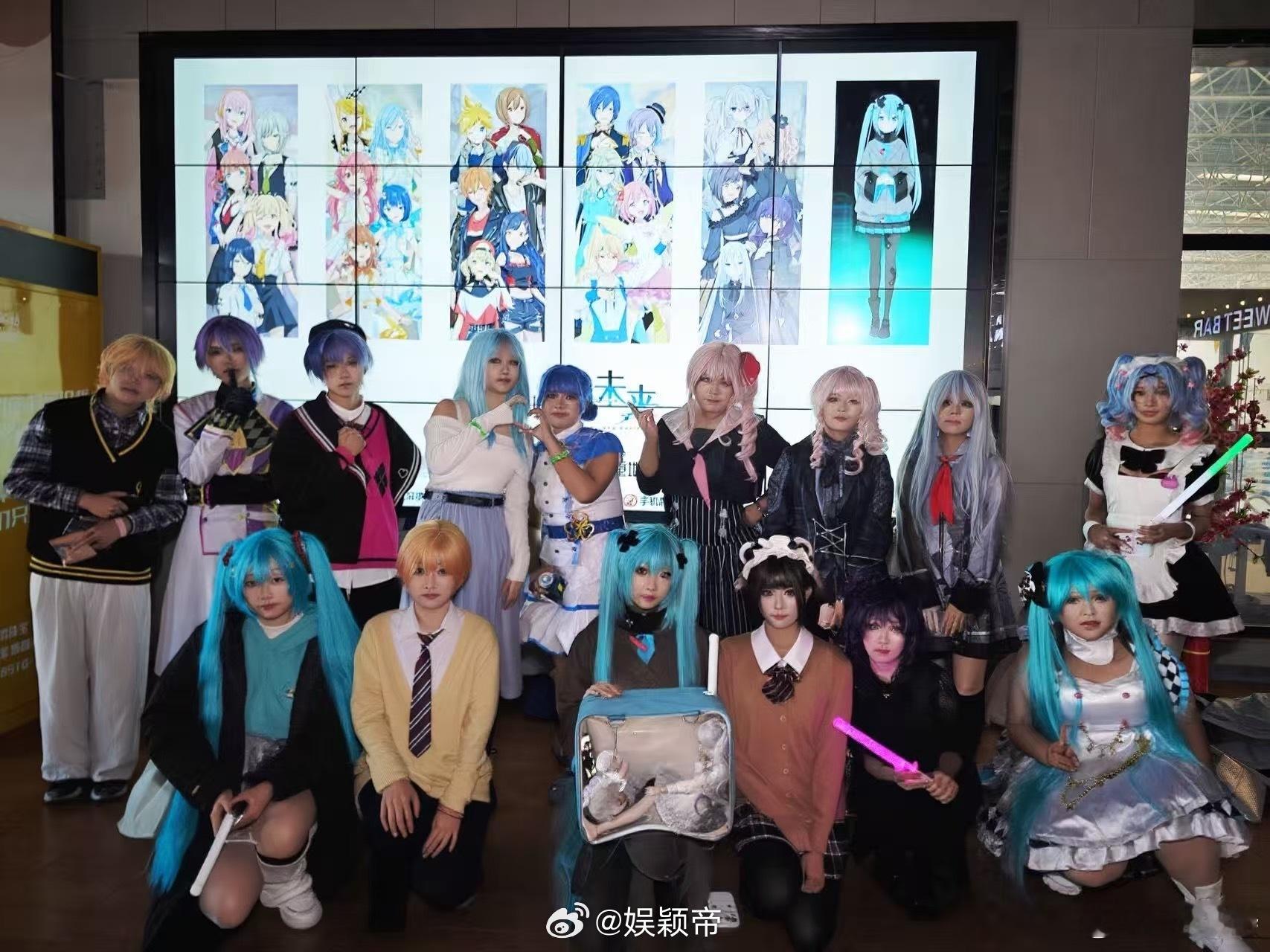 没想到看完电影还有二次元军训 映后演唱会直接燃爆！全员秒变军训标兵，应援整齐震撼