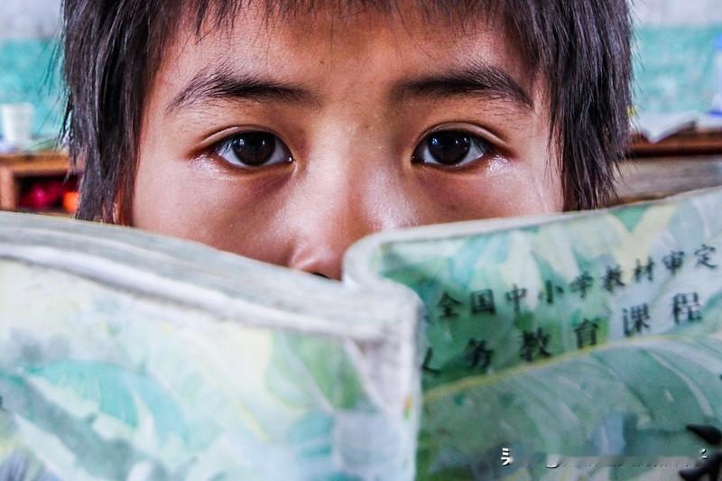 在一个家庭里,最好的教育是什么? 在家庭里，最好的教育是多元的。
父母要以身作则