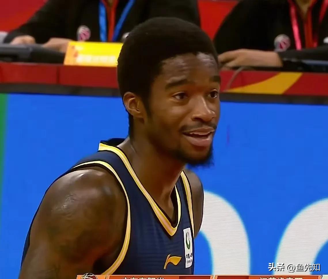 第一节广东队最后一攻，萨姆纳这个球应该是2+1吗？本来江苏队还有一次犯规没满，李