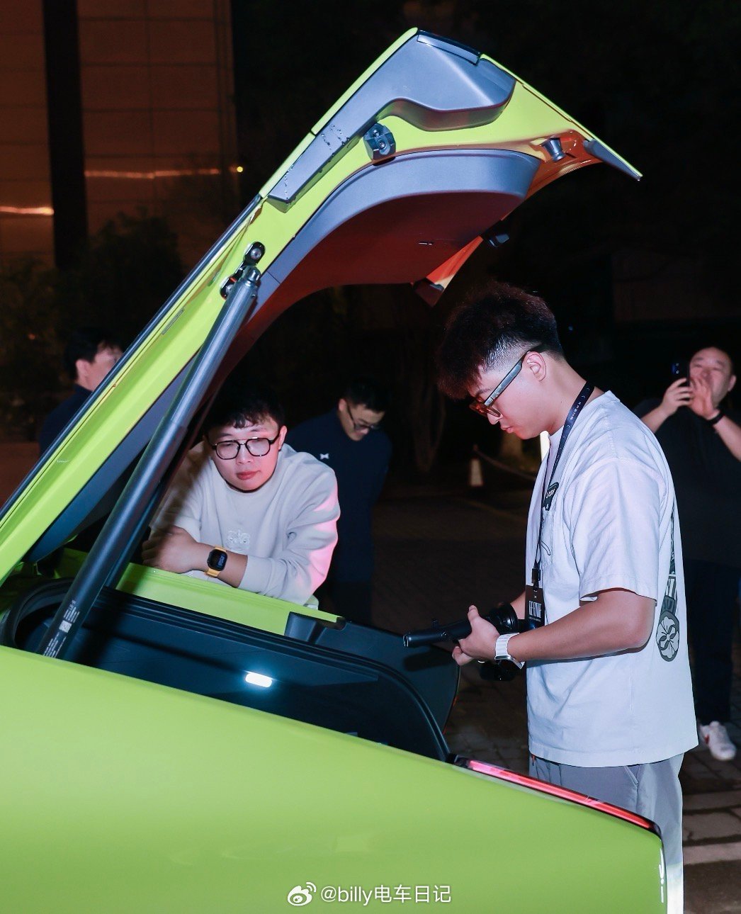 你们都吹完了吧？现在轮到我了！昨晚向学习怎么拍摄更优质的智驾内容，短短一小时给啦