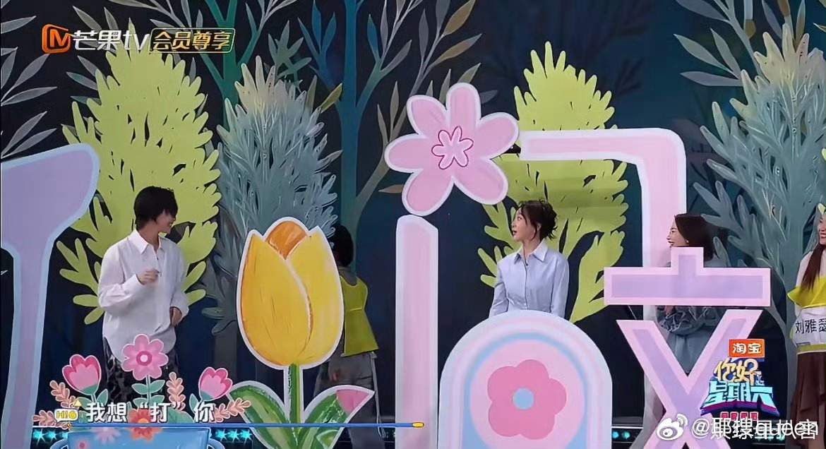 倪妮每一个动作都在撩探班镜头也藏不住倪妮的惊艳！舞台上她眼波流转风情万种，举手投