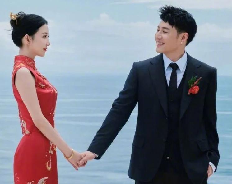 潘玮柏还是没瘦，但不影响他办婚礼。
这场迟到的婚礼居然让人忘记他其实已经婚了很久