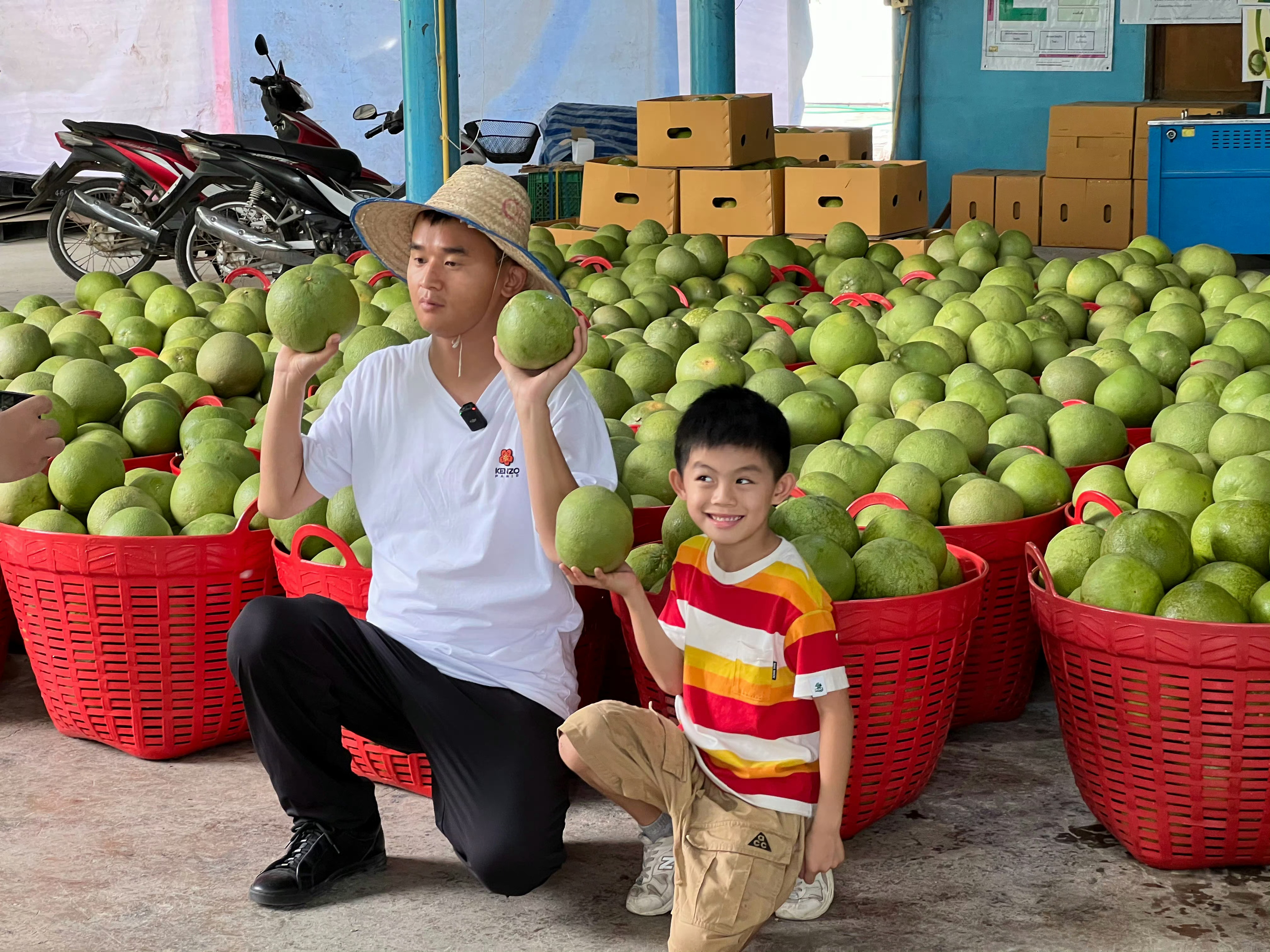 怀念去泰国拍游击队美好日子，崽崽好可爱，老李好黑，趁国庆想出去玩了！  ​​​