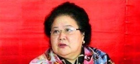 1988年，“小常宝”齐淑芳带领30名演员留美不归，背叛祖国抛弃丈夫，并恶狠狠对