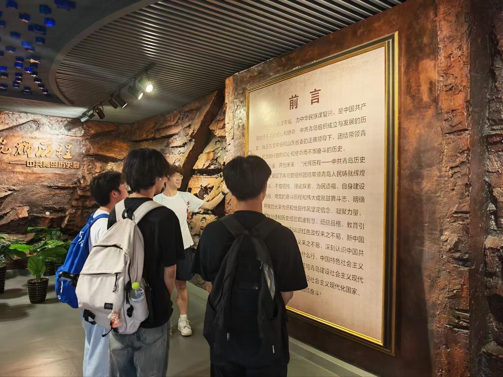 秦岭笑谈三下乡曲阜师范大学山东大学生暑假社会实践 7月14日，曲阜师范大学工学院