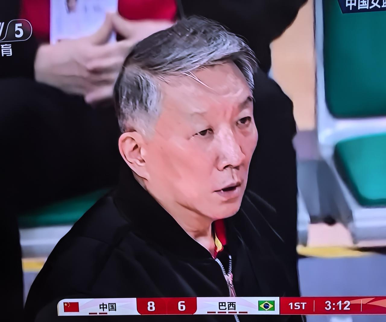 护照遗失绝非宫鲁鸣的过错，但他需要为女篮的赛事成绩担责。

李月汝的护照在邮寄途