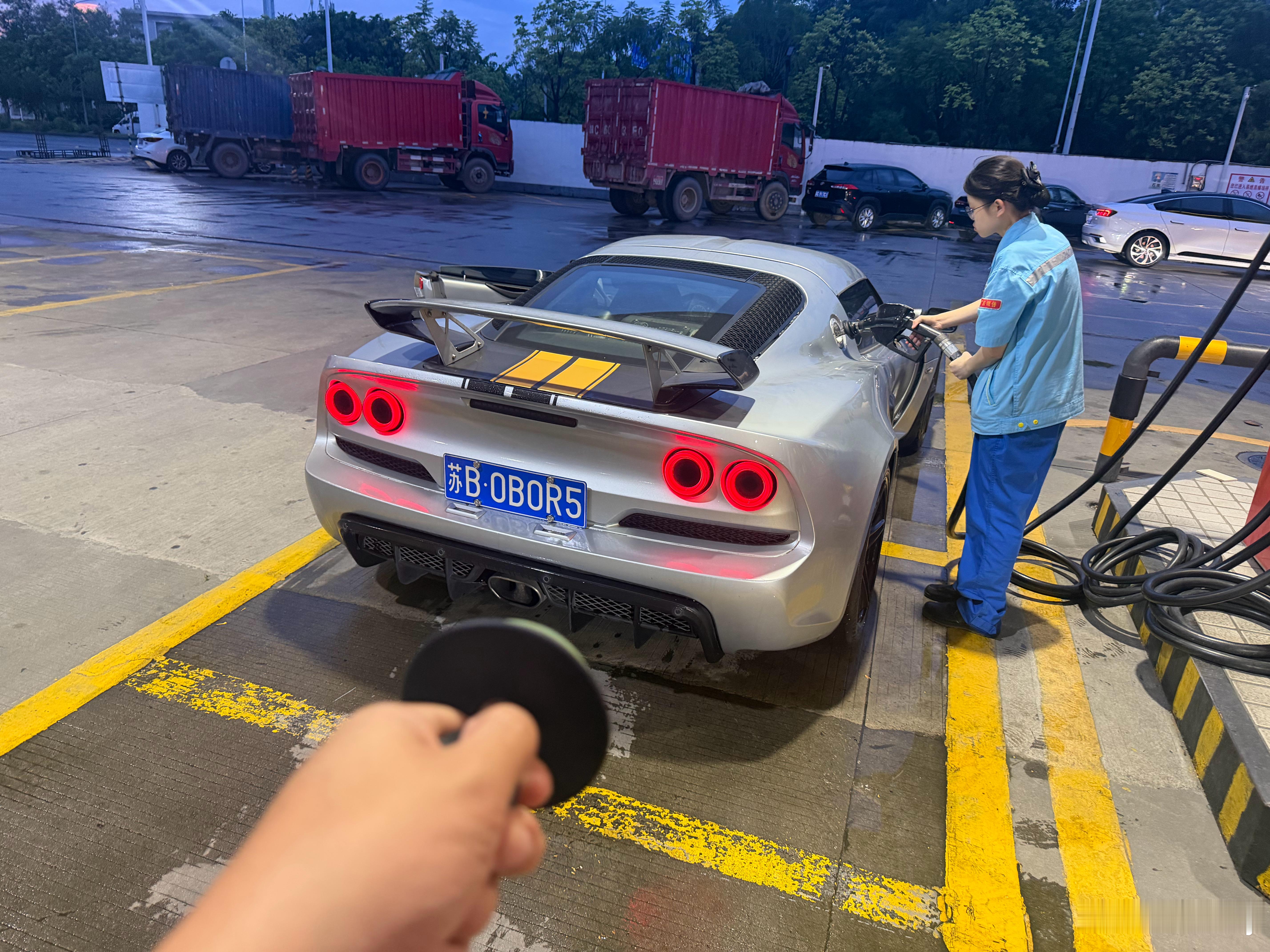 周末溜车今天开莲花健身了