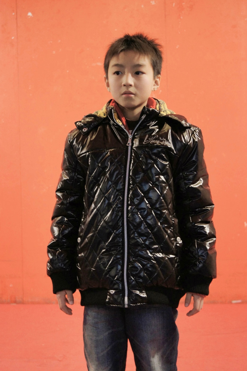 但我孩子就是凭借这几张毫无精修美颜也没有精心妆造的纯原生态小孩图成为了话题王，你