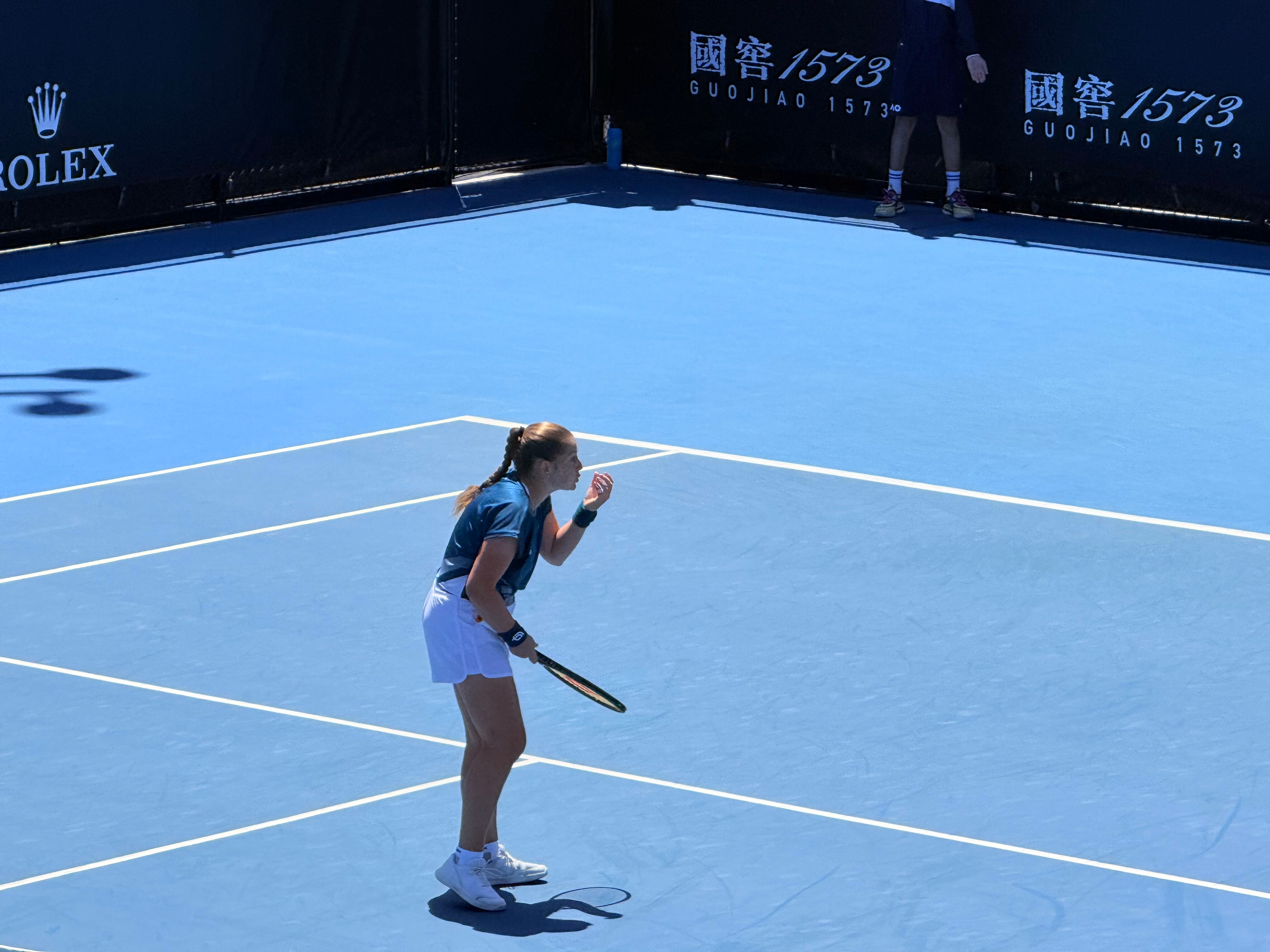 这很澳网 4-6/6-4/6-4逆转奥斯塔彭科，对其两连胜，生涯首进澳网32强，