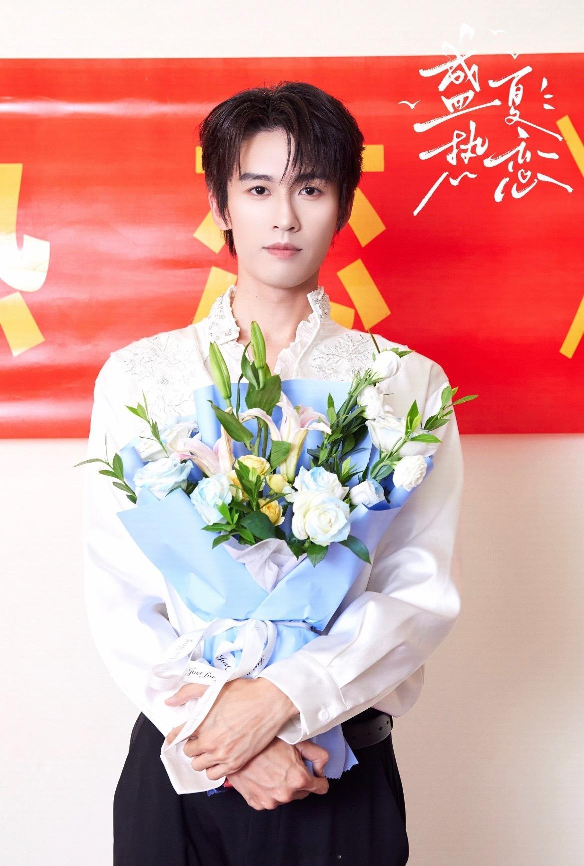 翟一莹 刘宇航 《盛夏热恋》杀青照 
