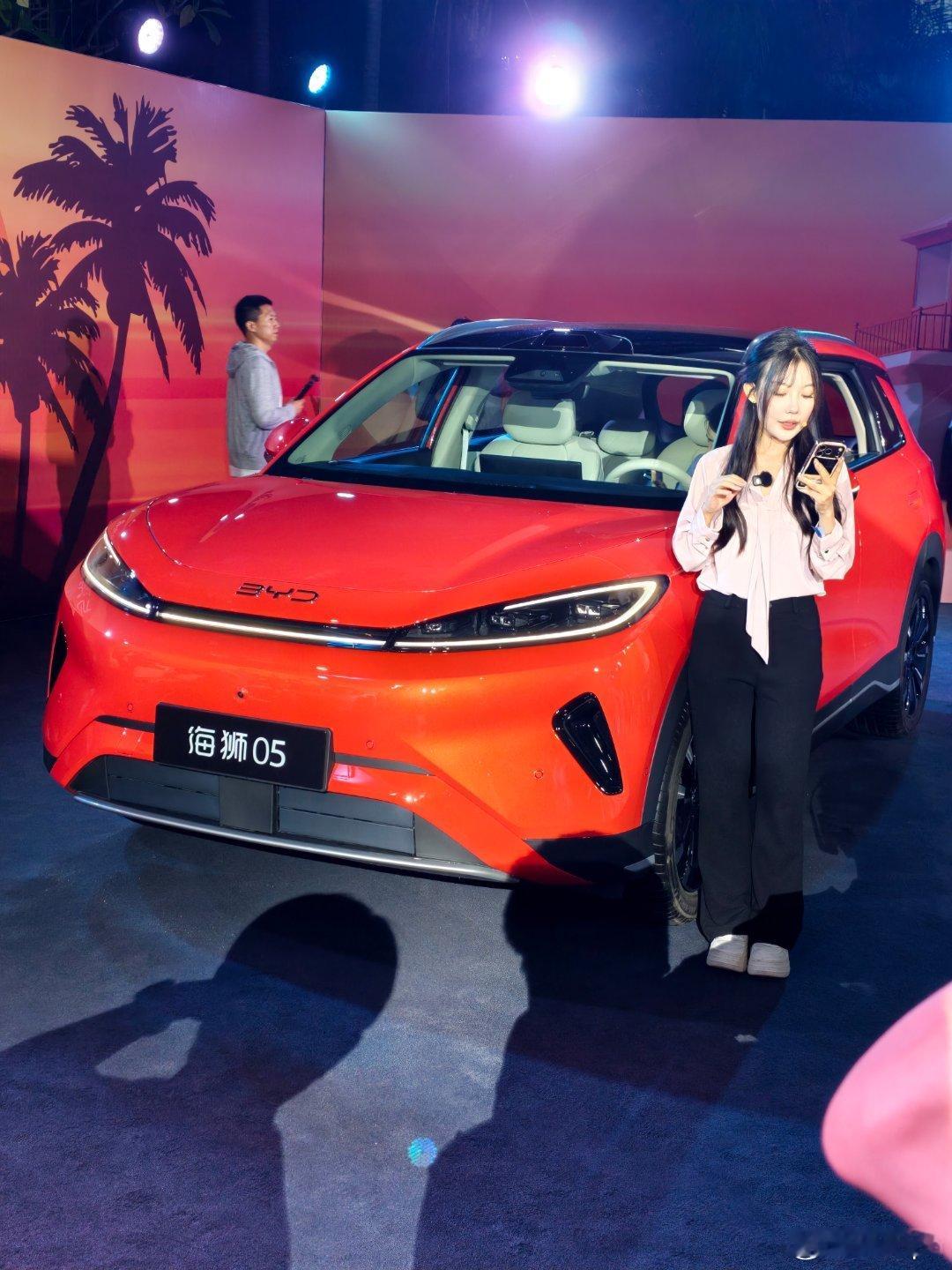 来了。这次选了一个清晰且安静的位置。 