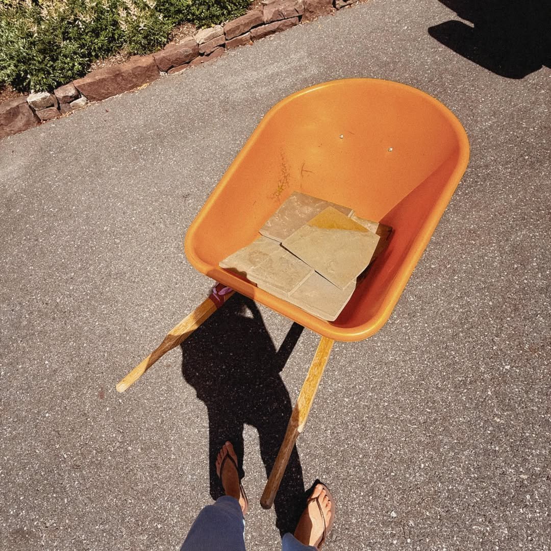 Gigi Hadid更新Instagram“夏天的信号” 