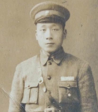 浪子提刀杀东洋， 战旗裏尸回故乡！ 1935年，四川成都富商之子杨元奎...