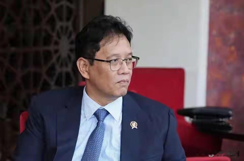印尼财长突然被解职，他对华一手合作一手博弈

谁也没料到。
刚敲定雅万高铁债务重