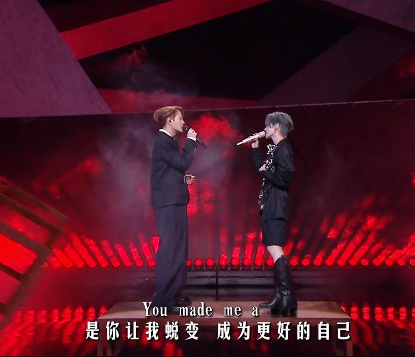 微博之夜内场王嘉尔、刘雨昕合作舞台！ 