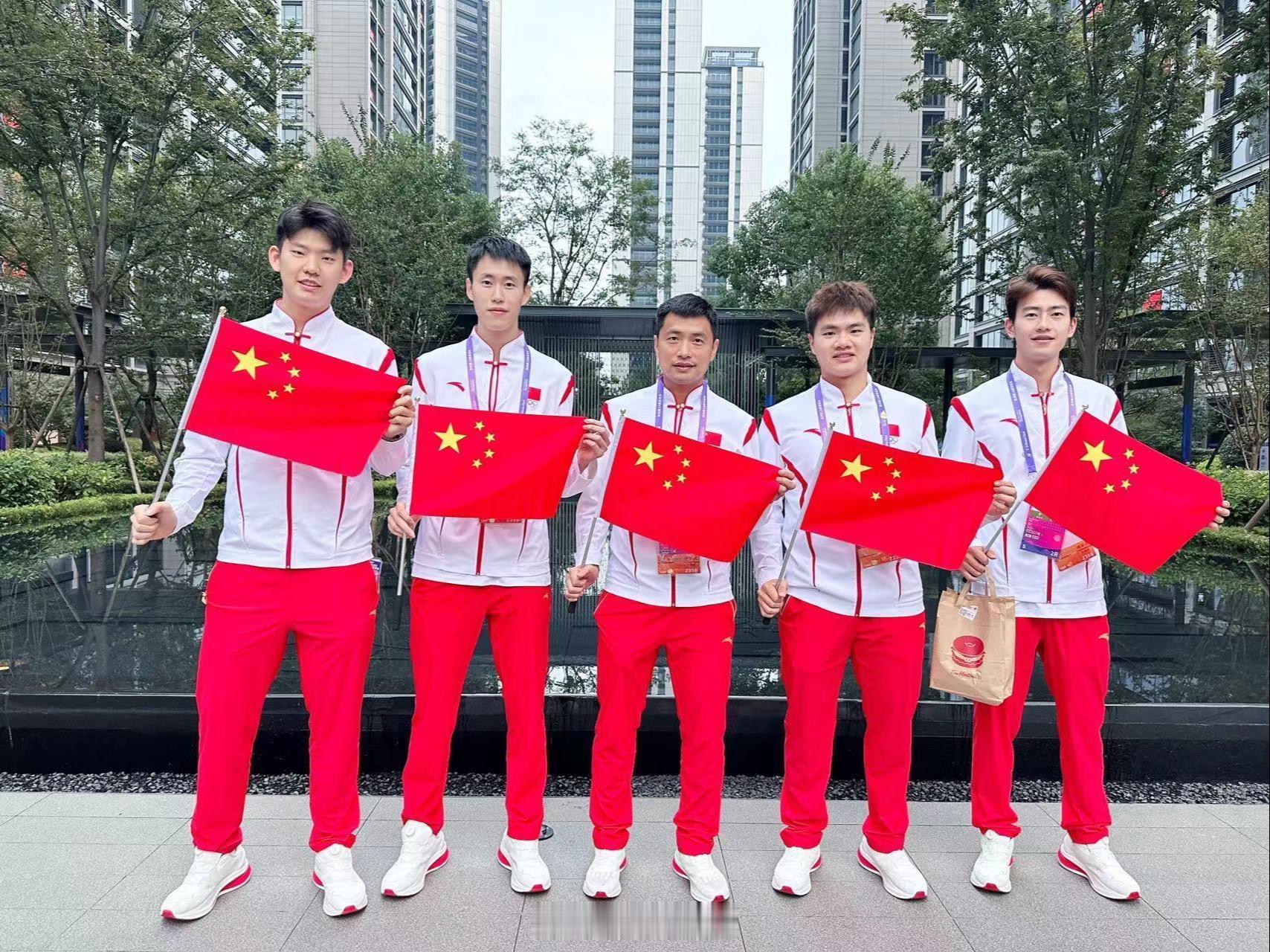 祝伟大的祖国，生日快乐！ 祝福祖国 有亿种骄傲叫我爱你中国 ​​​