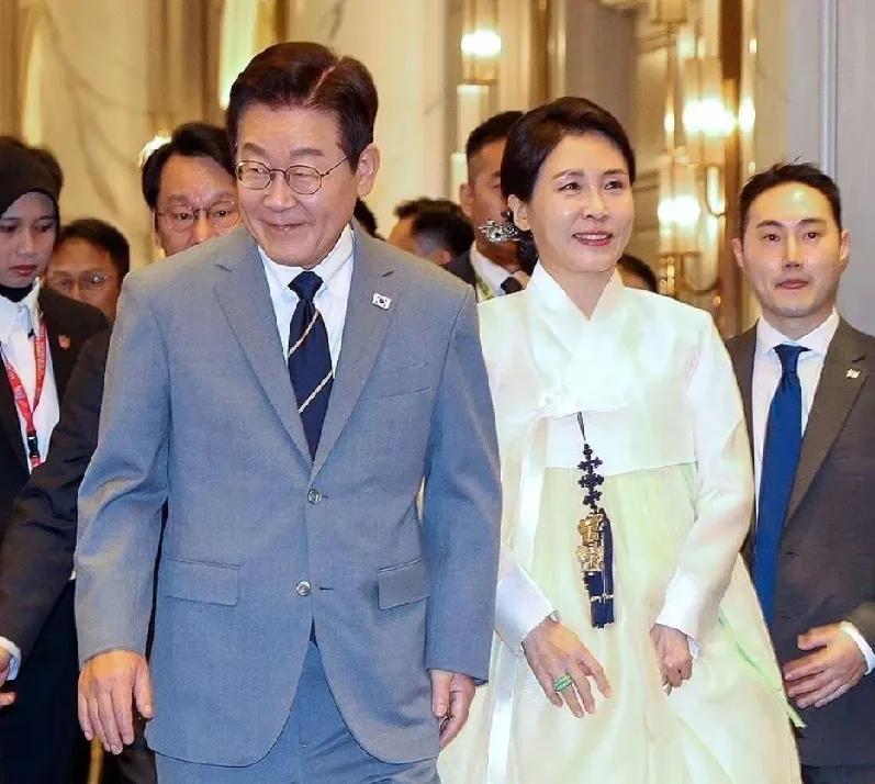 美韩最新谈判内容：李在明愿用3500亿美元，换取美国批准韩国造核潜艇，特朗普称他