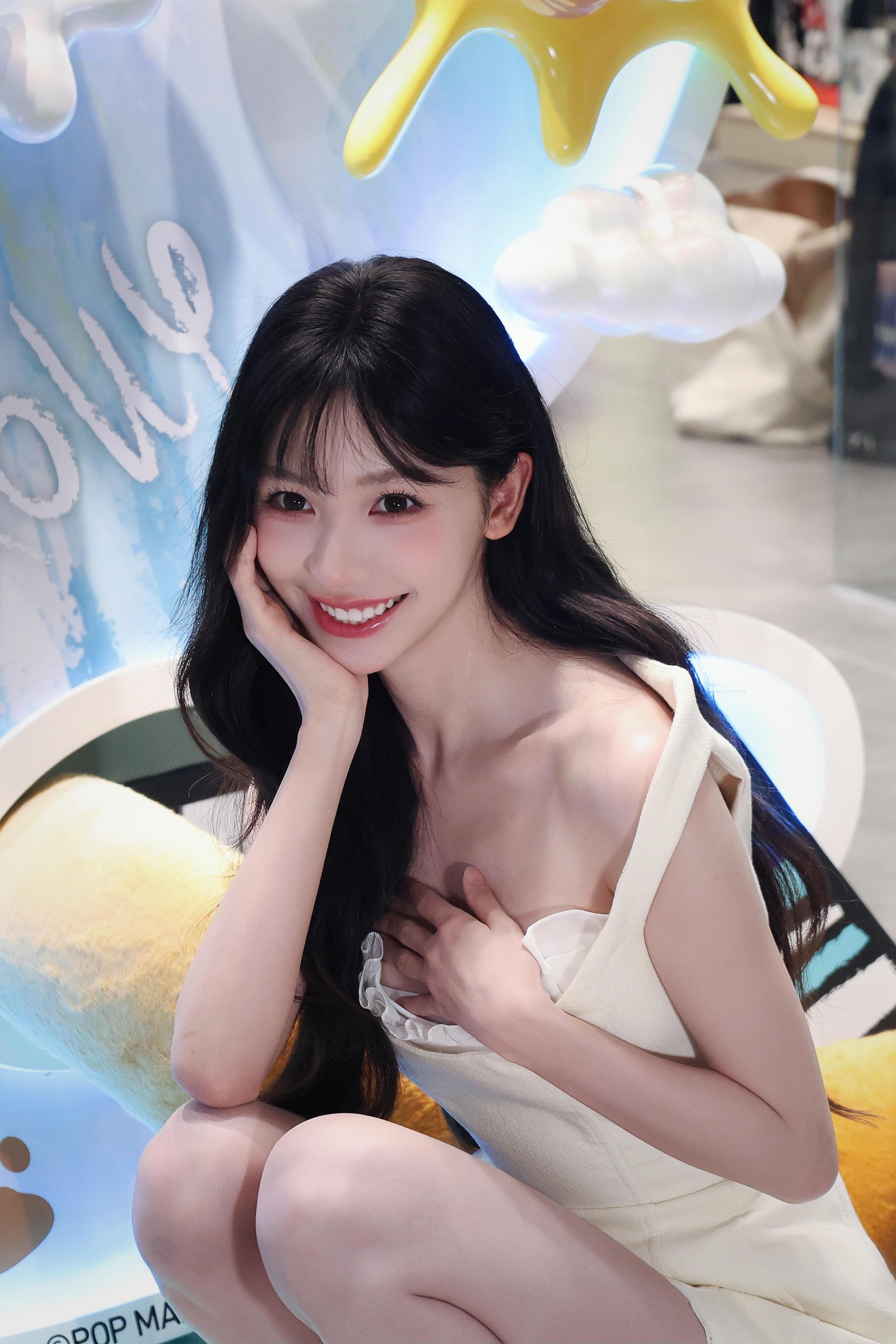 易梦玲武汉线下活动生图没有不被易梦玲美到的义务 易梦玲武汉线下生图真的杀疯了！原