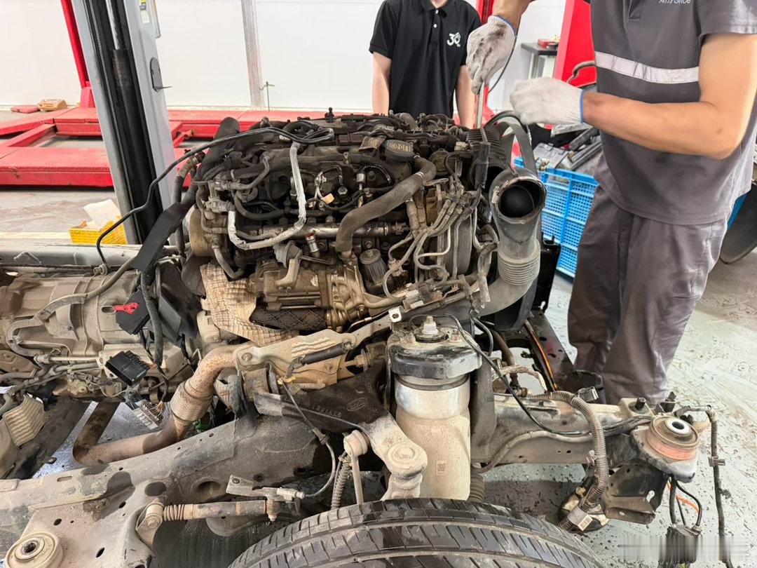 有一说一，前期路虎揽胜的品质是真好！车主都是当工具车，越野！真没啥大毛病！所以，