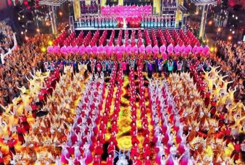 2026央视春晚分会场一公布，评论区瞬间“炸”了！哈尔滨、义乌、合肥、宜宾，这四