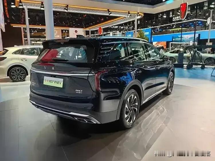 红旗HS7 PHEV七座SUV，
二胎家庭的理想选择。
超大后备箱，七座布局，