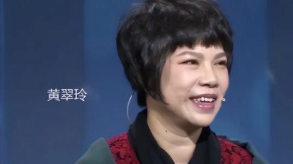 2003年，广州一位保姆在拆洗沙发套的时候，突然被沙发缝里面的硬物硌了一下。她一