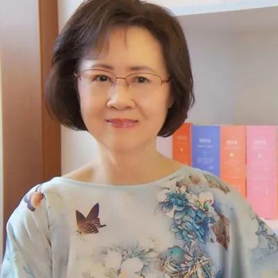 晚年无儿无女会很可怜！琼瑶就是例子！

著名经济学家郎咸平谈到了养老问题，观点让