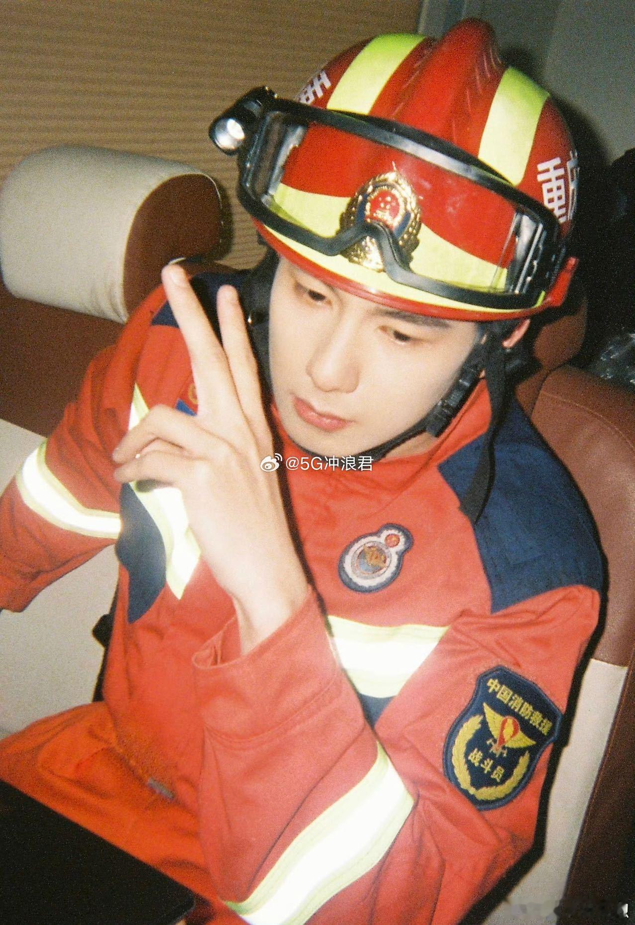 胡先煦曾回应AI对演员的冲击胡先煦说告诉观众我能比AI做的好从容面对新技术挑战，