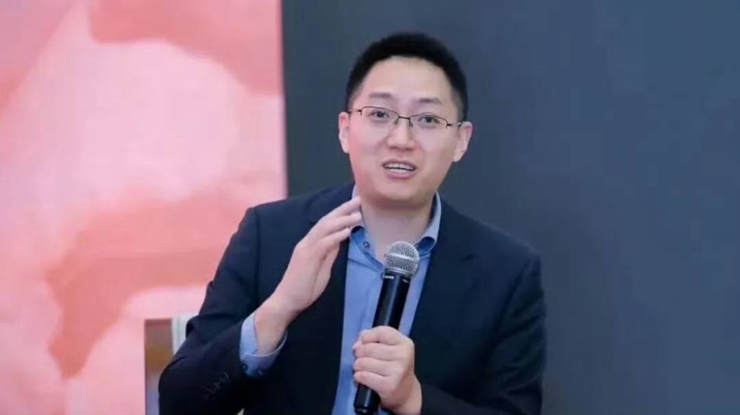 网传粉笔张小龙临时更改讲座主题粉笔张小龙称未来最有潜力工作是炒股 6月3日，粉笔