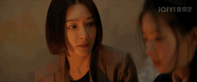 #国产剧叙事标准有了模板# 《网剧九部的检察官》在叙事上堪称典范。雷旭的成长历程